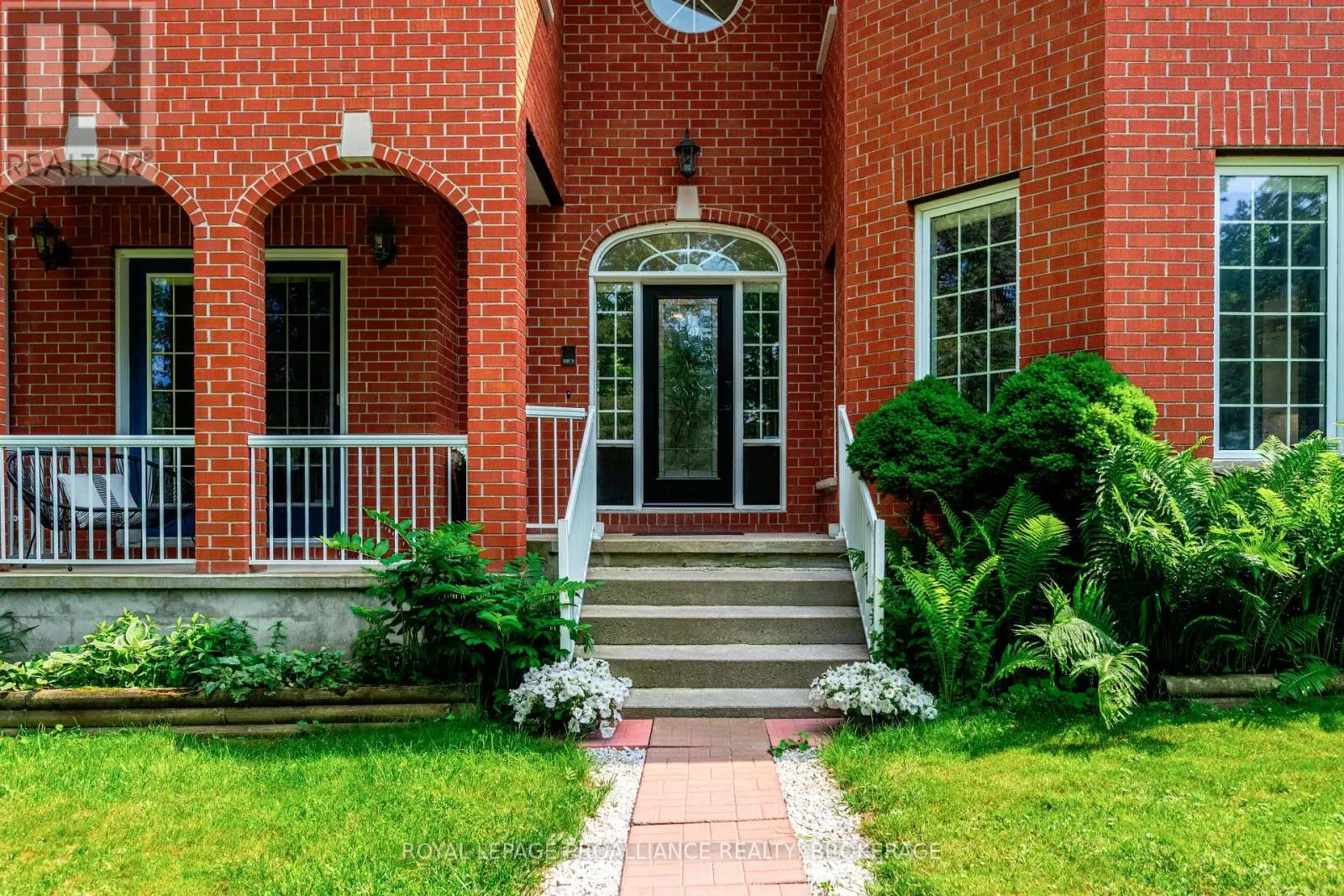 946 BRIDGE STREET W