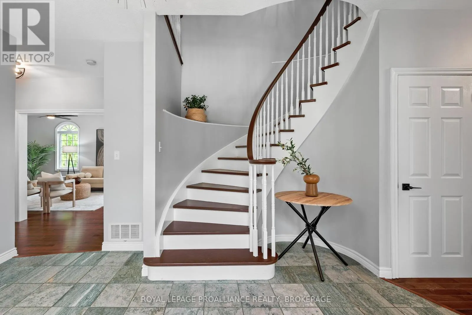 946 BRIDGE STREET W