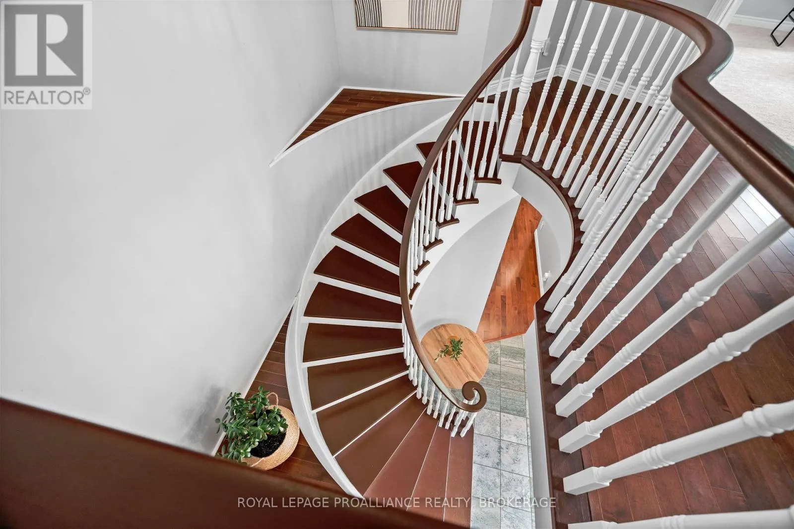 946 BRIDGE STREET W
