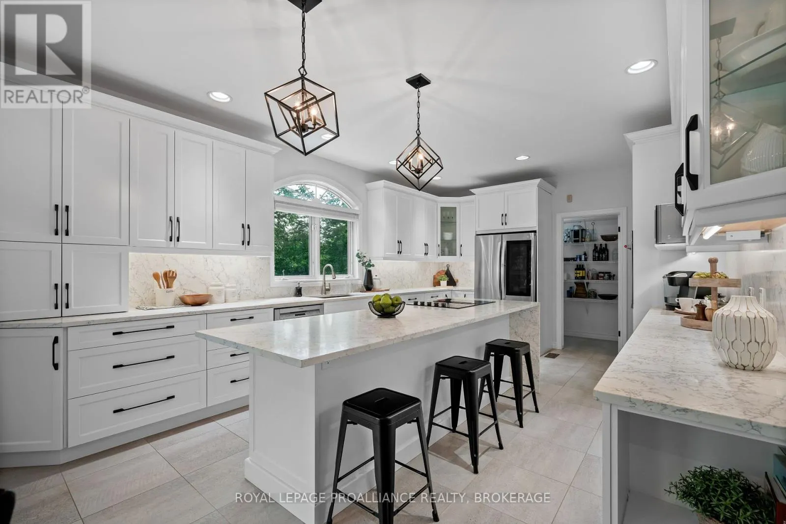 946 BRIDGE STREET W