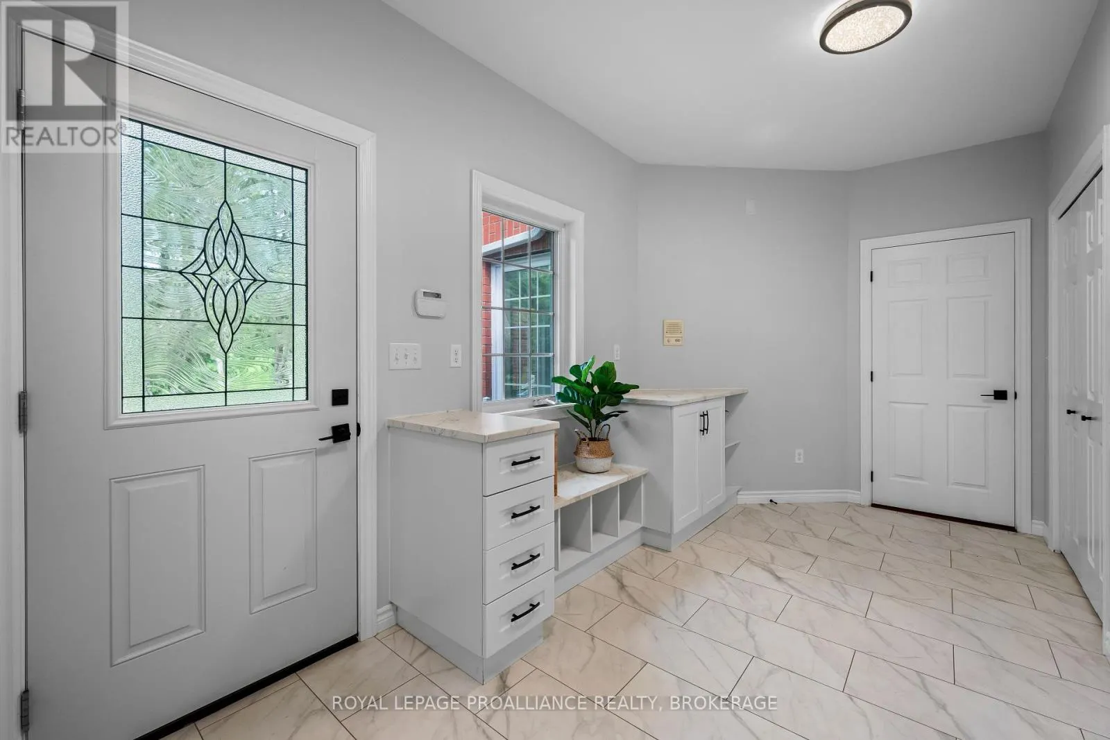946 BRIDGE STREET W