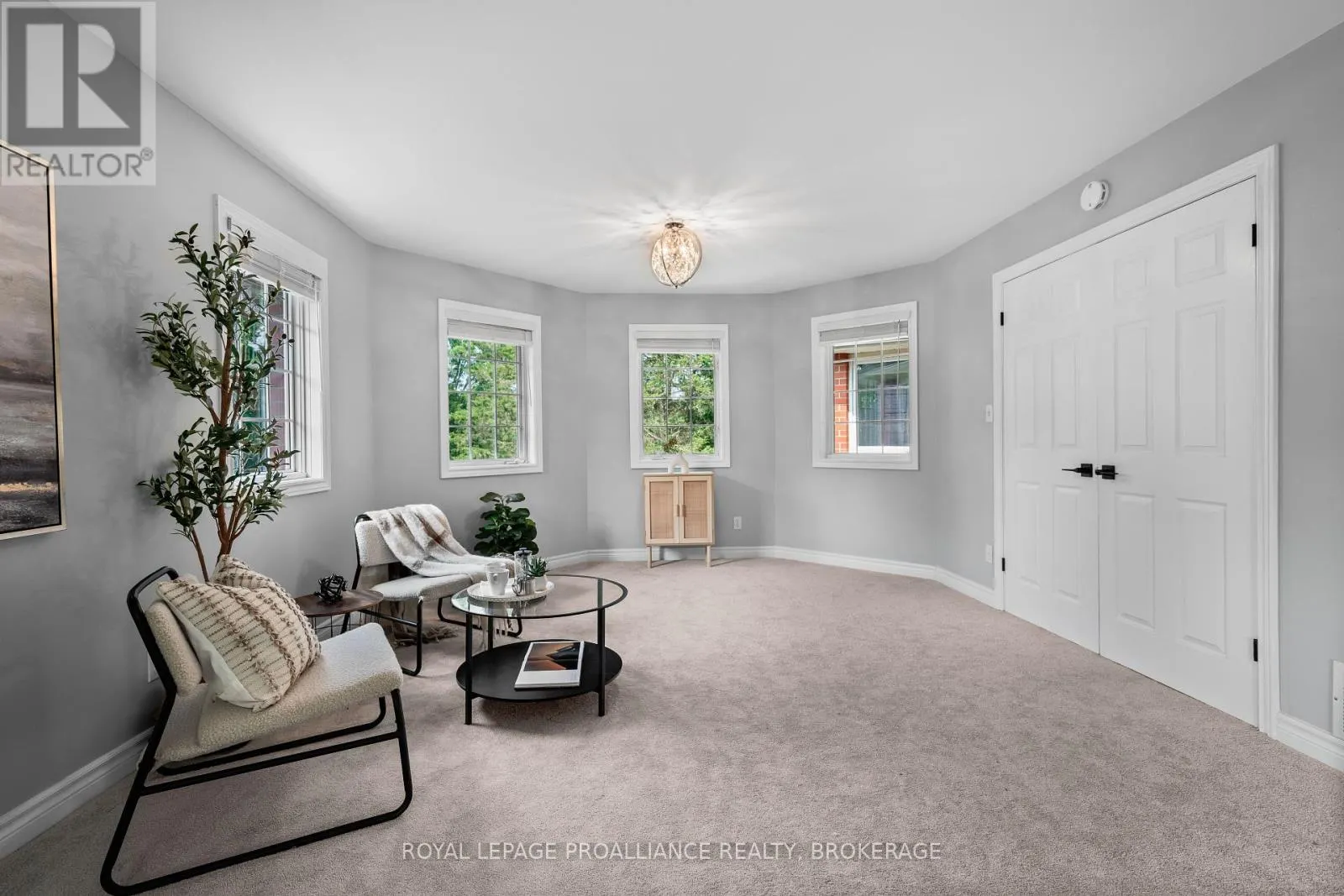 946 BRIDGE STREET W