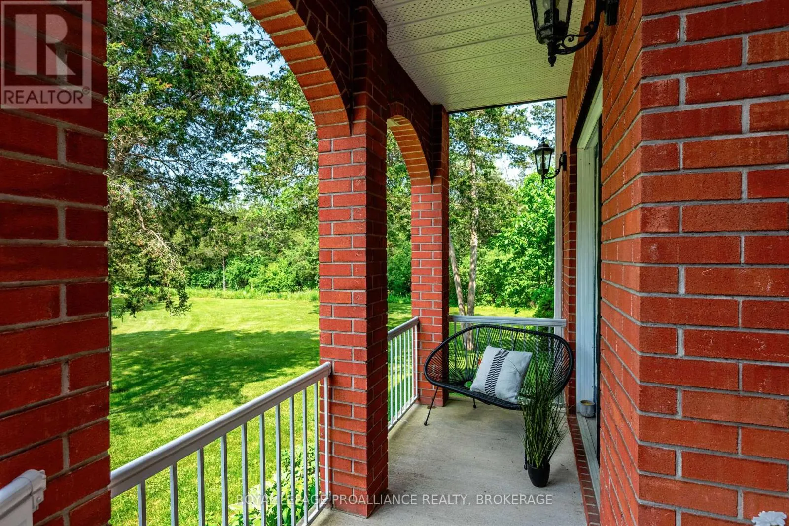 946 BRIDGE STREET W