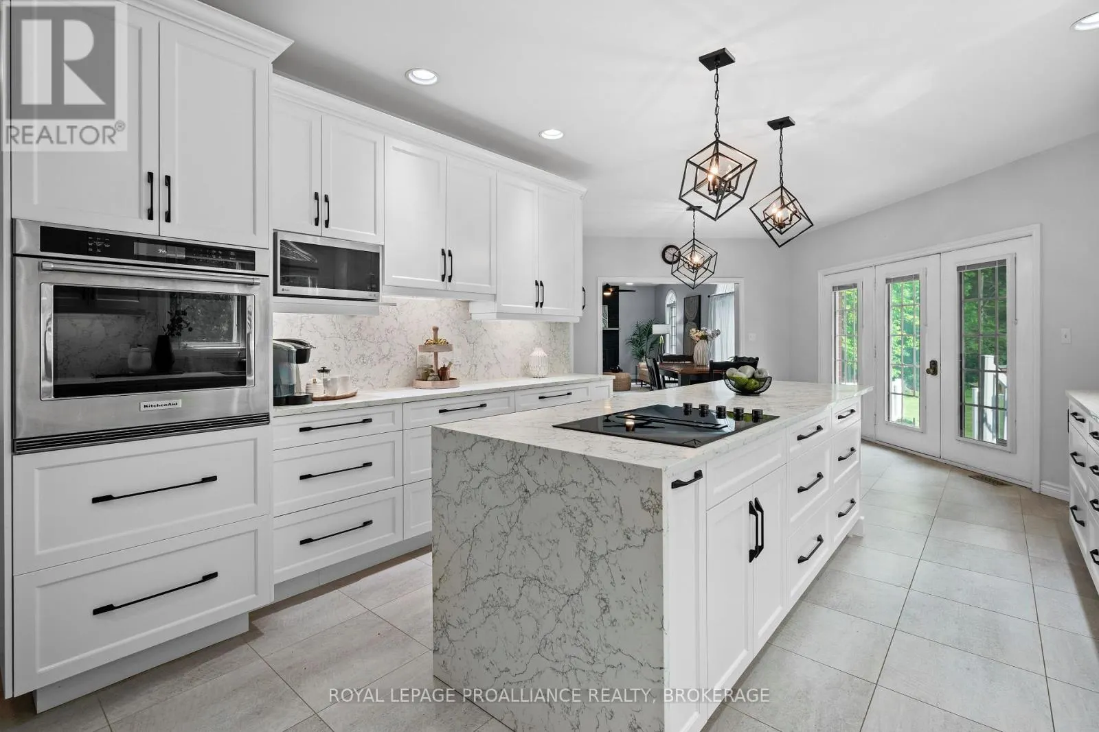 946 BRIDGE STREET W
