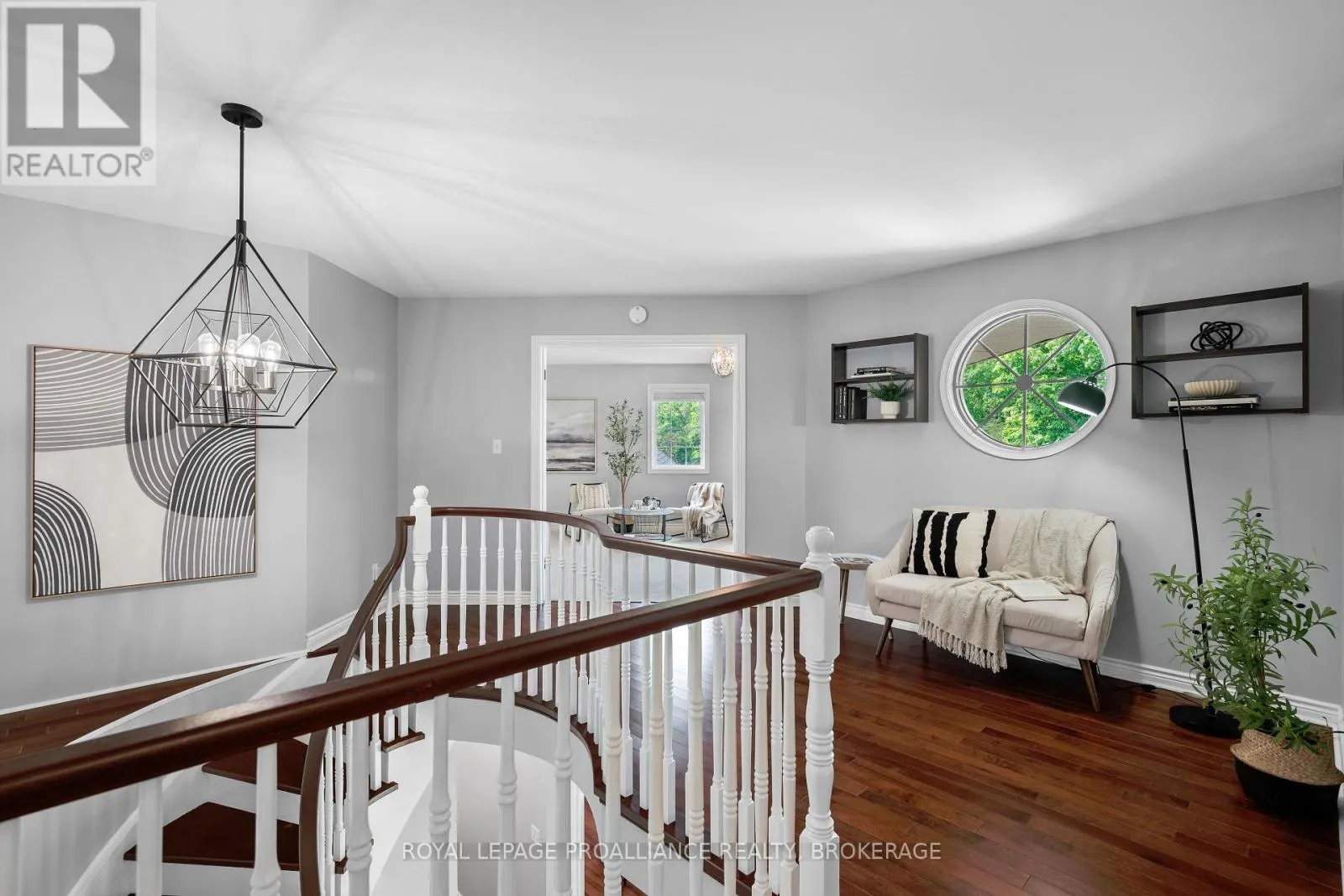946 BRIDGE STREET W