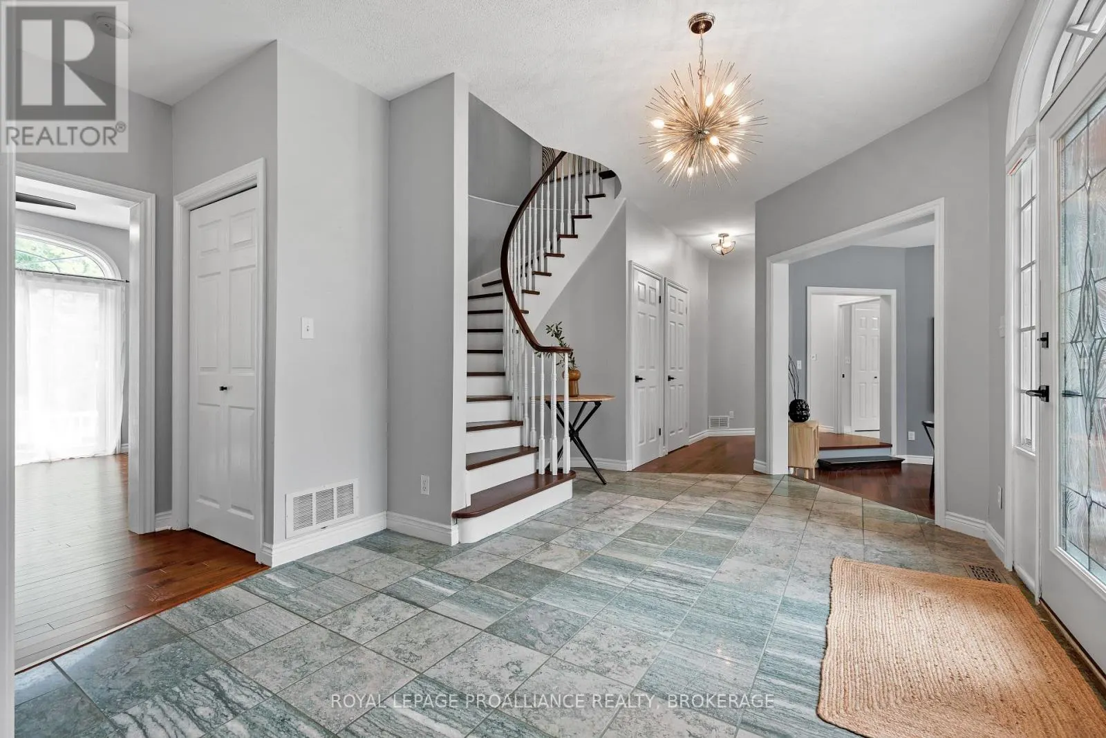 946 BRIDGE STREET W