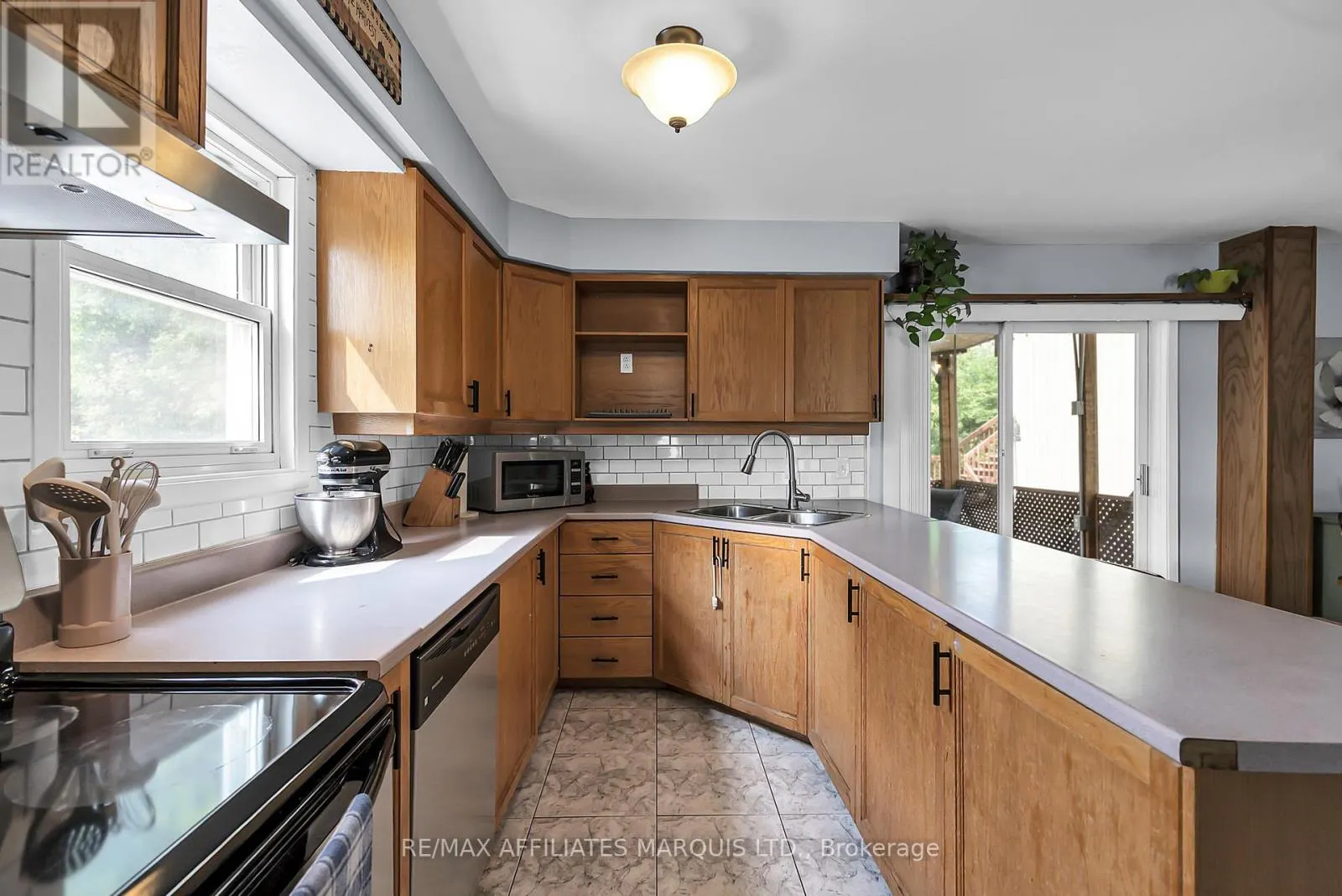 734 MARLBOROUGH STREET
