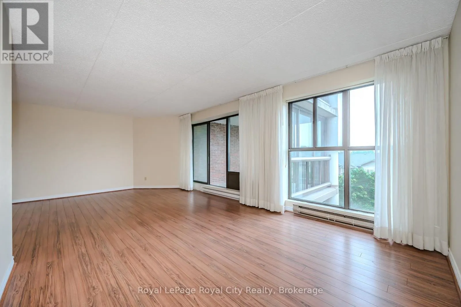 608 - 22 MARILYN DRIVE, #608