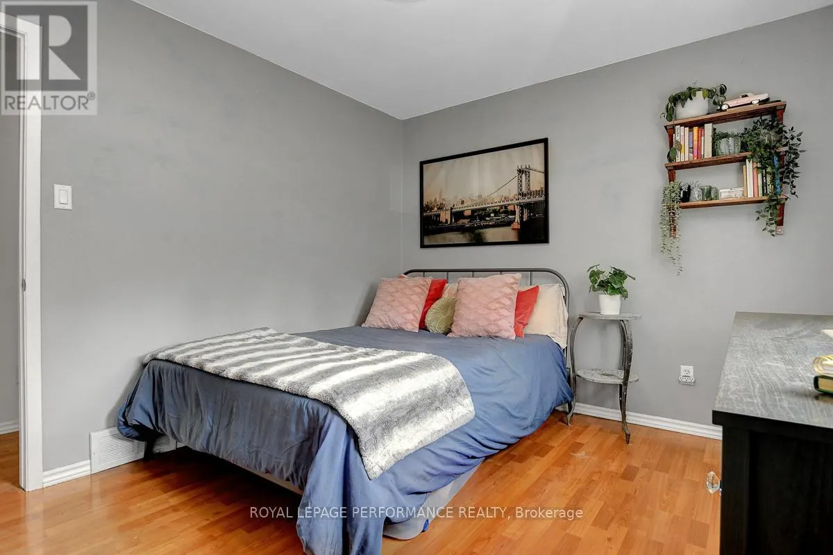 124 DES PINS STREET