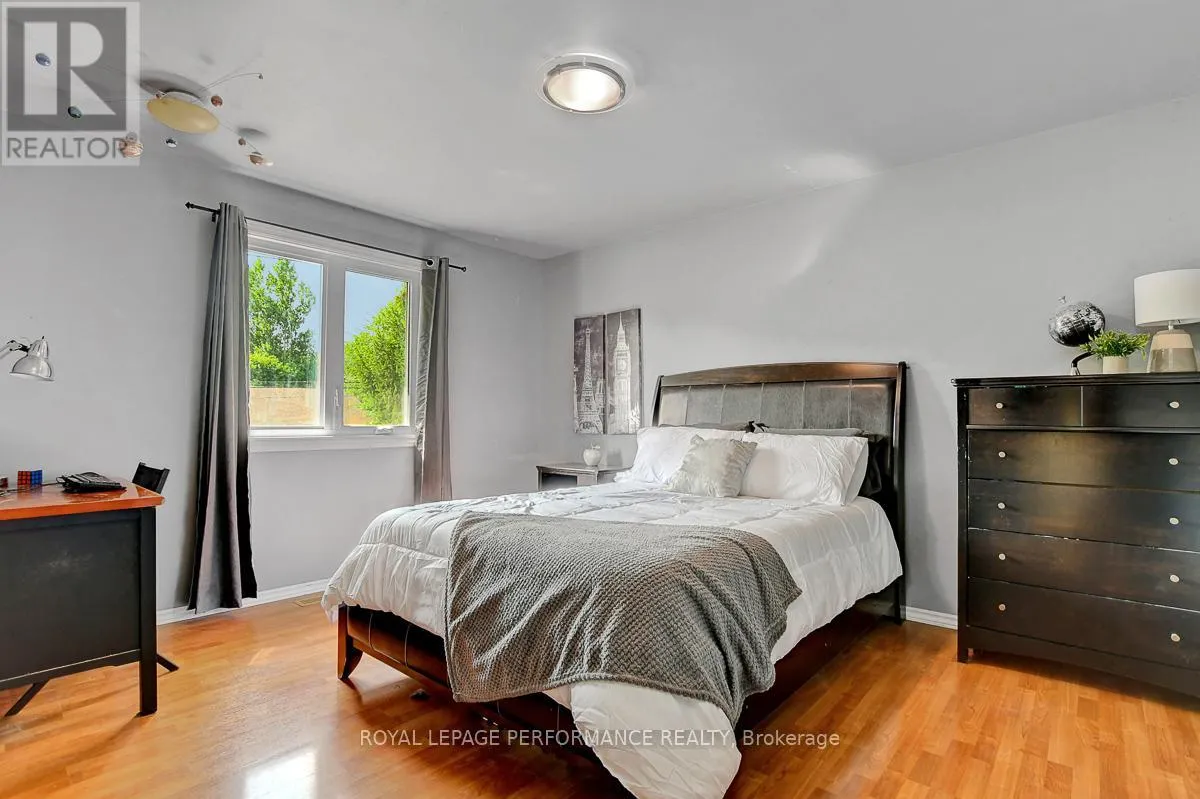 124 DES PINS STREET