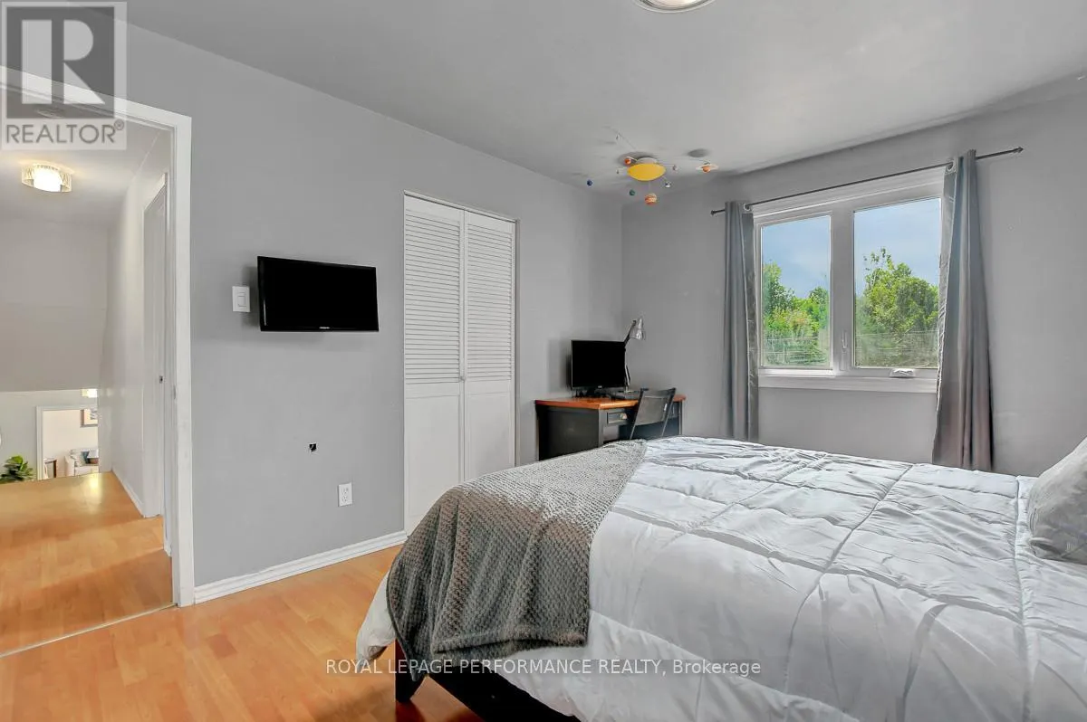 124 DES PINS STREET