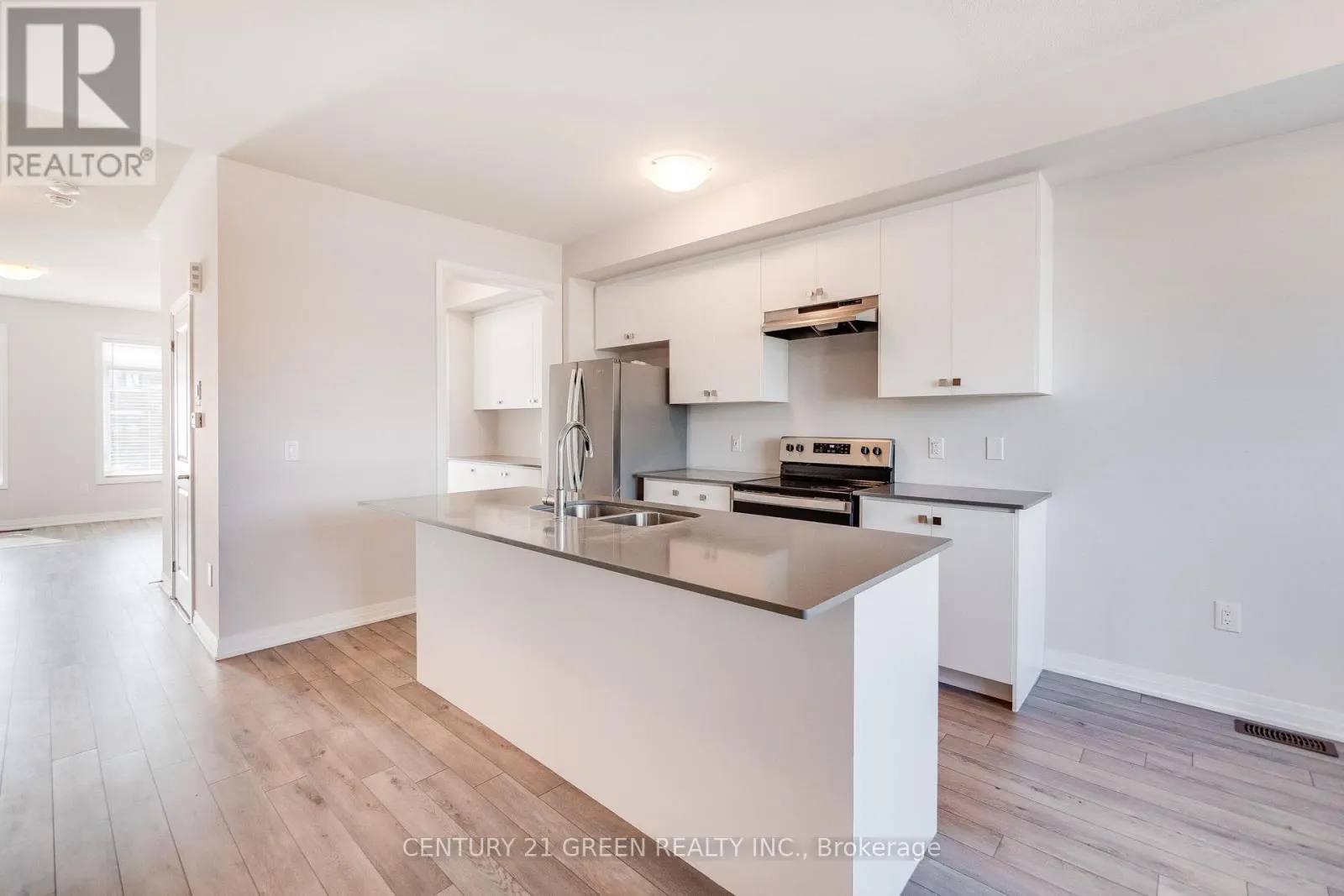 104 - 585 COLBORNE STREET