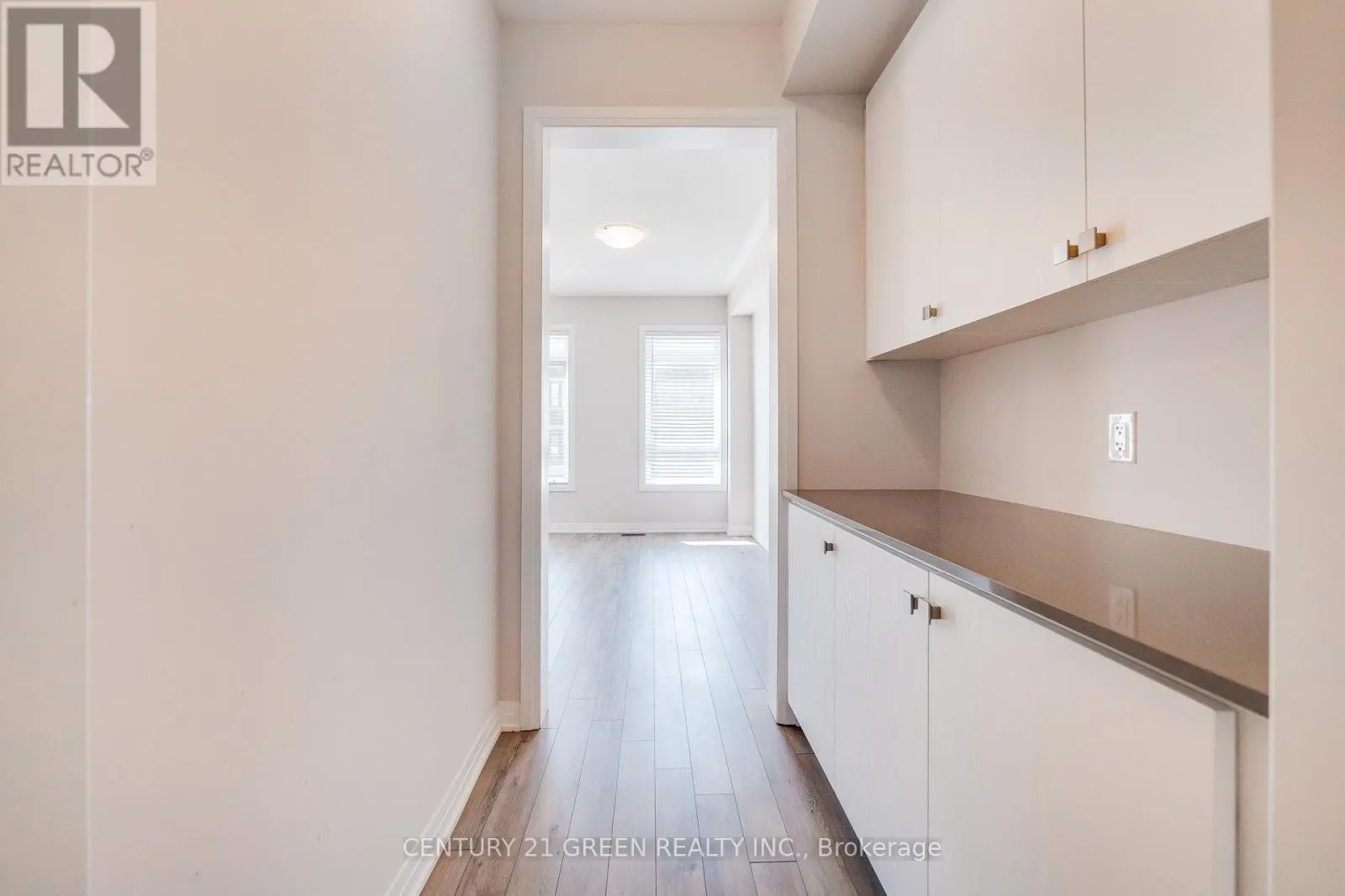 104 - 585 COLBORNE STREET