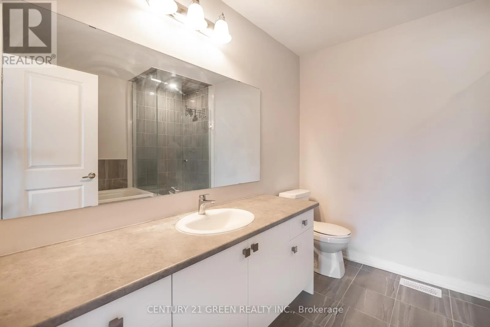 104 - 585 COLBORNE STREET
