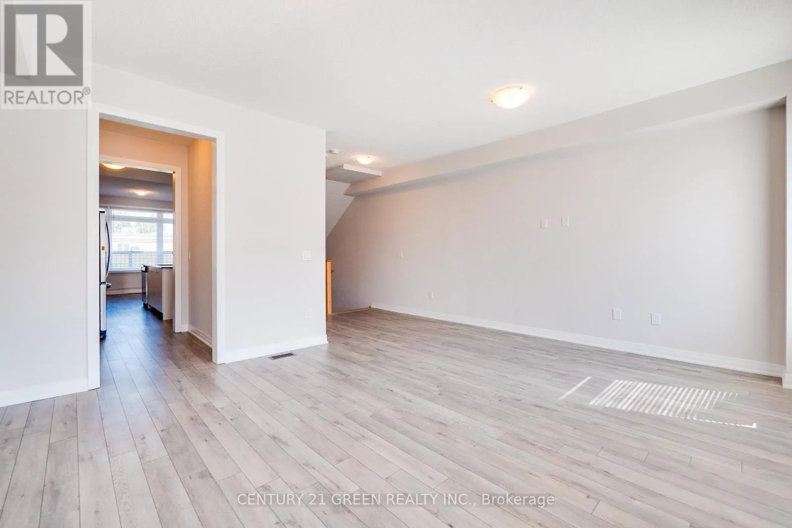 104 - 585 COLBORNE STREET