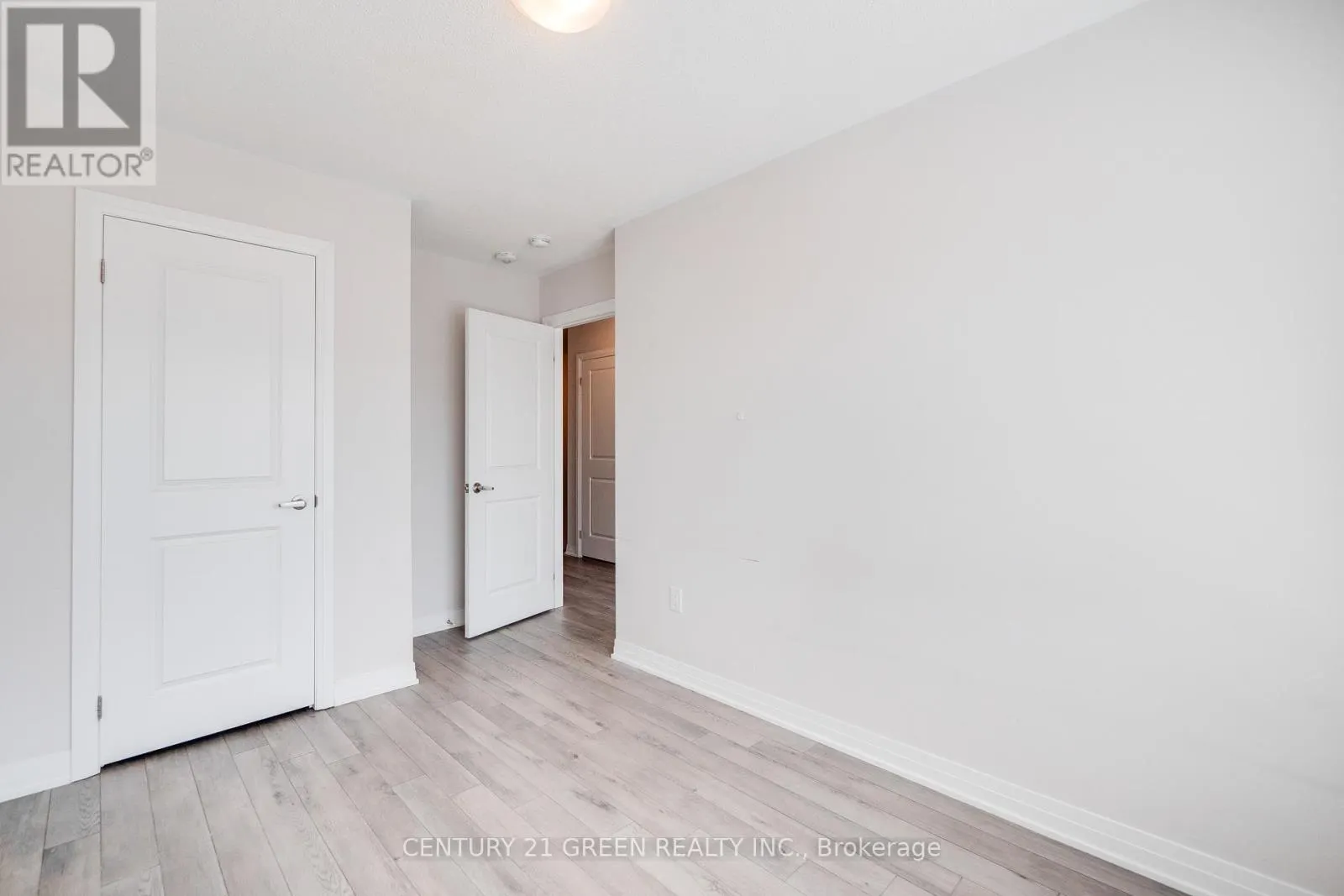 104 - 585 COLBORNE STREET
