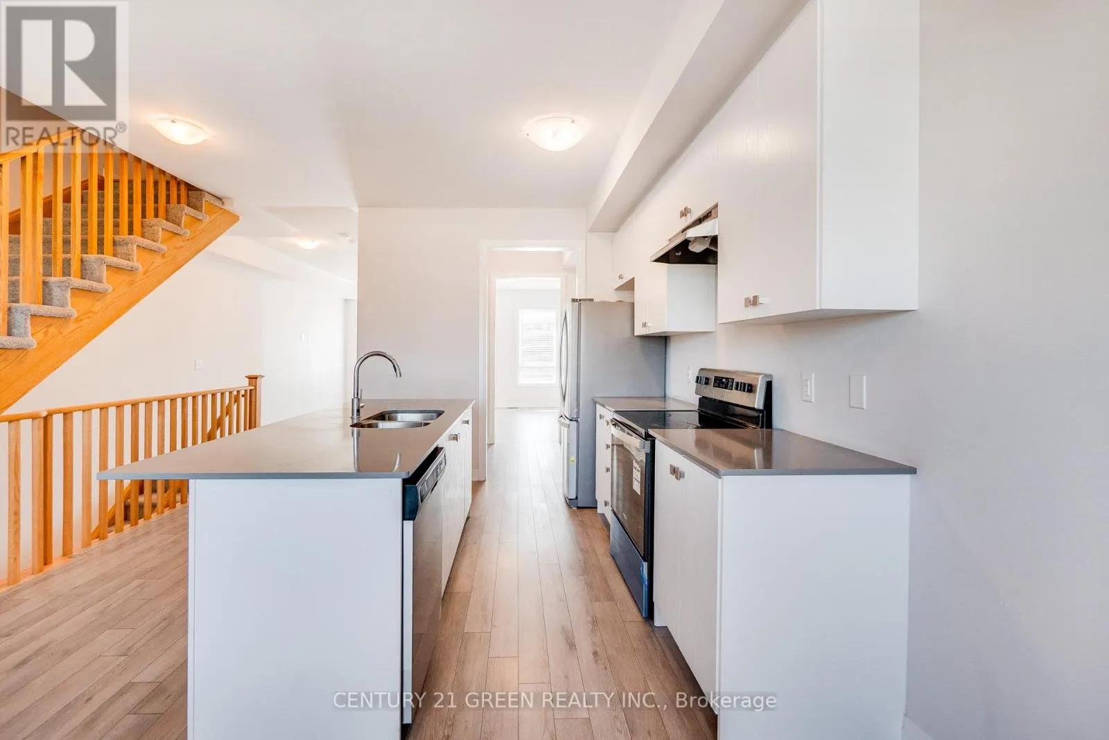 104 - 585 COLBORNE STREET