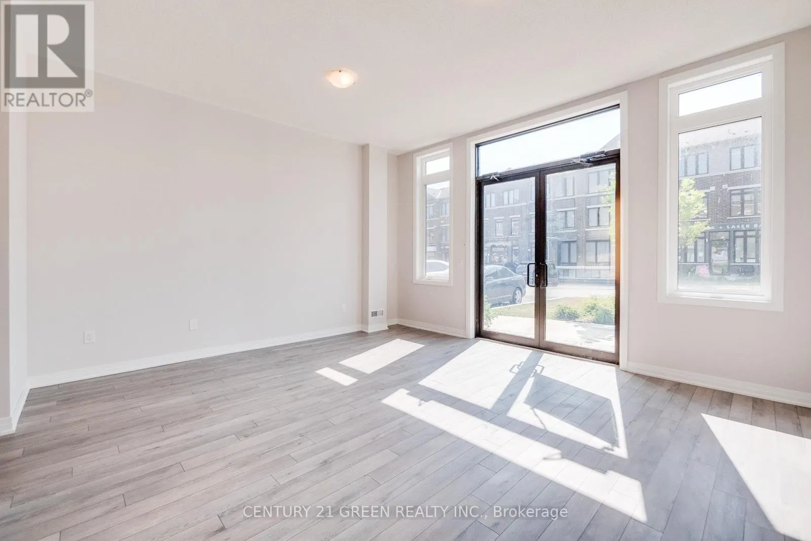 104 - 585 COLBORNE STREET