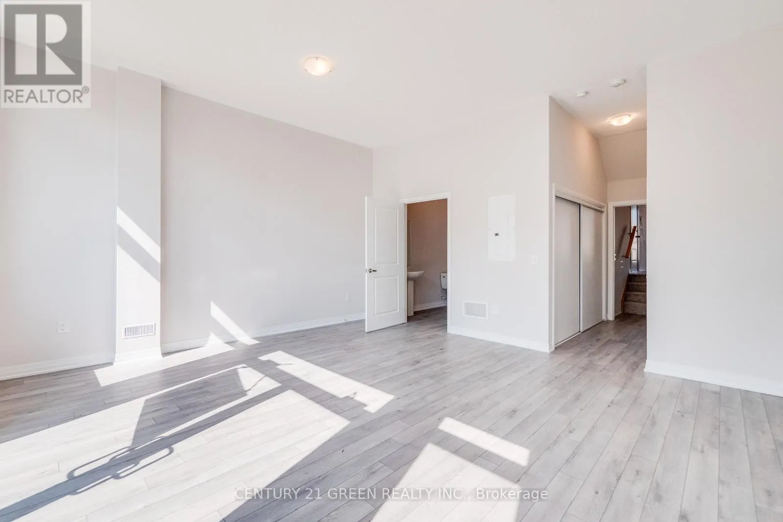 104 - 585 COLBORNE STREET