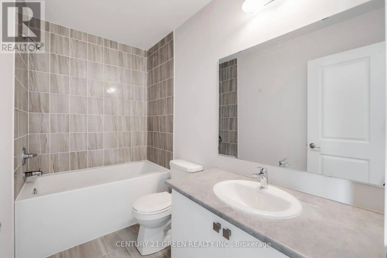 104 - 585 COLBORNE STREET