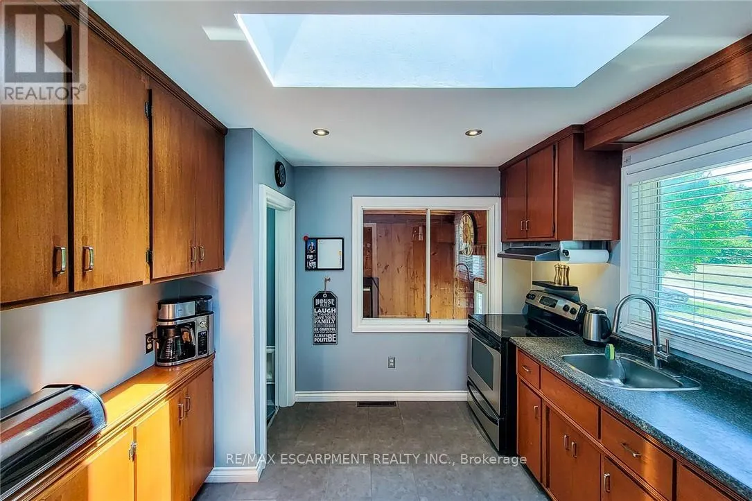 10 LINCOLN AVENUE