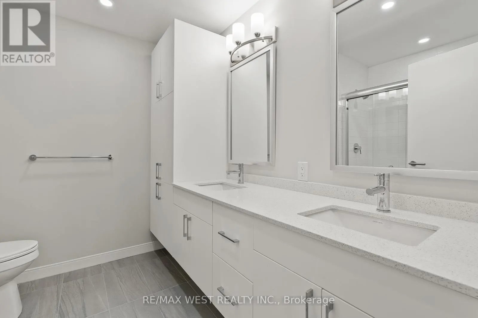 502 - 118 WEST STREET