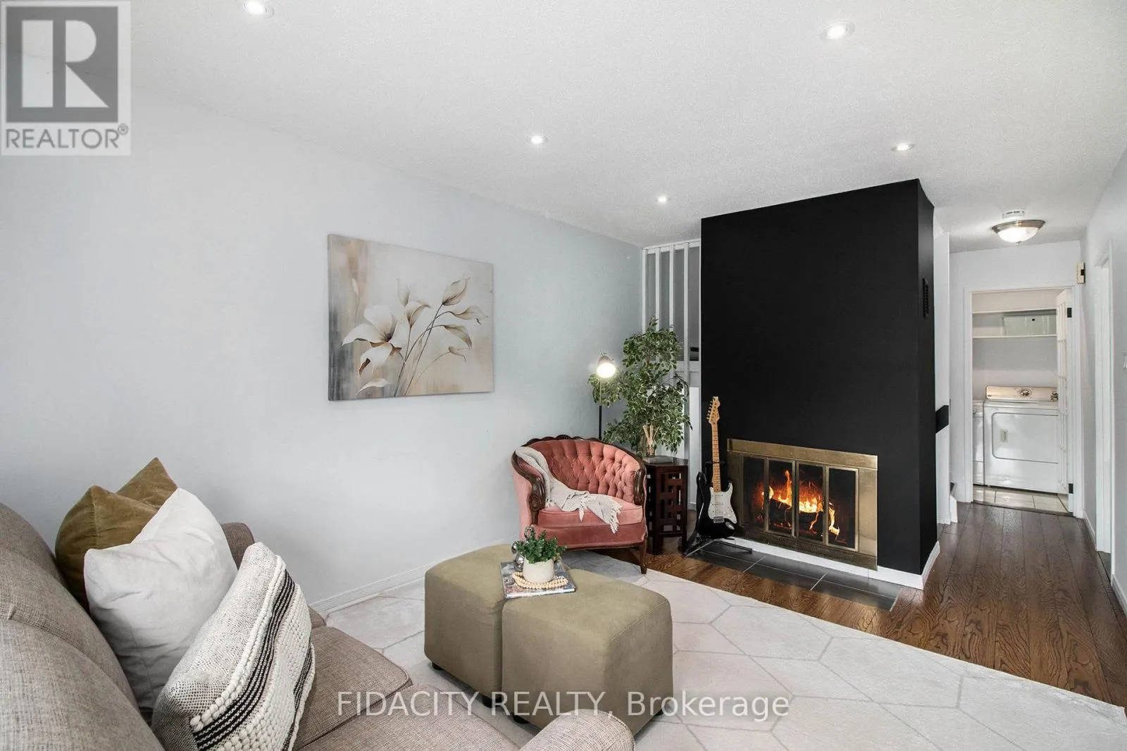 180 - 825 CAHILL DRIVE W