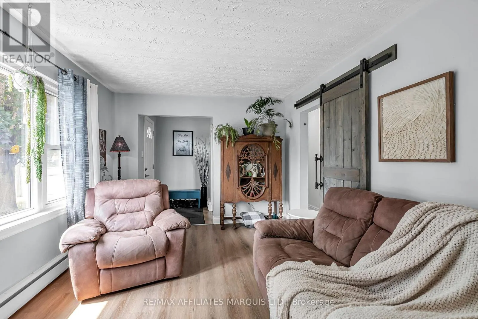 21 CRESCENT VIEW DRIVE
