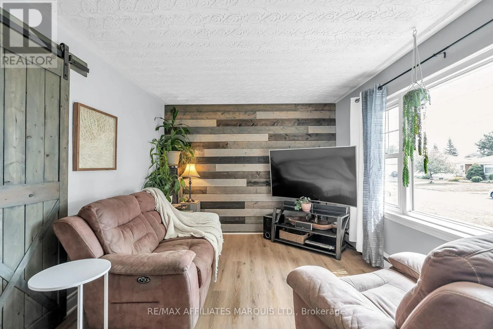 21 CRESCENT VIEW DRIVE