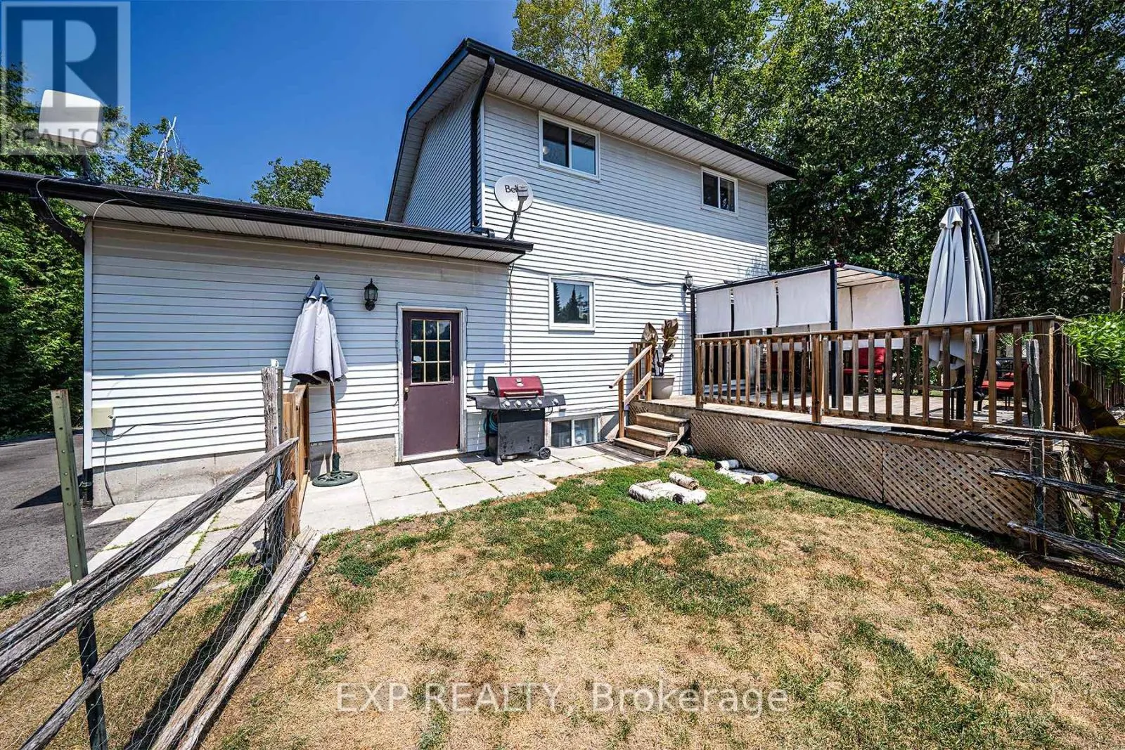 8 PINEWOOD BOULEVARD