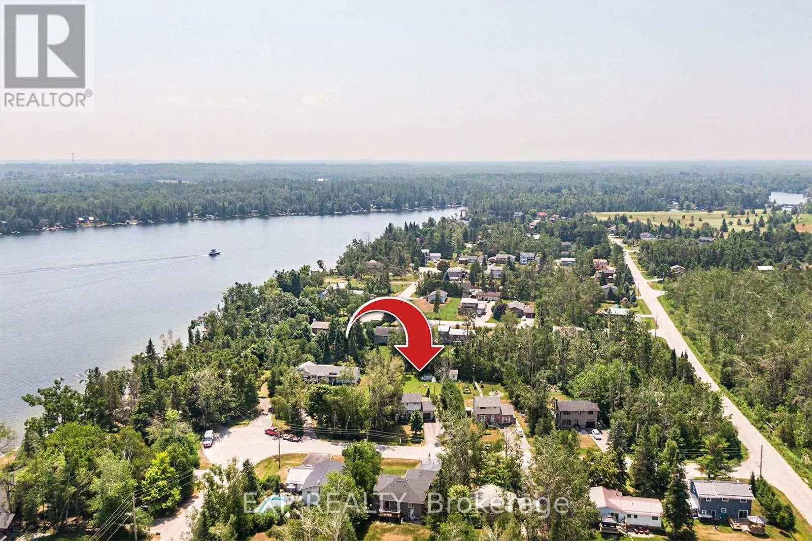 8 PINEWOOD BOULEVARD
