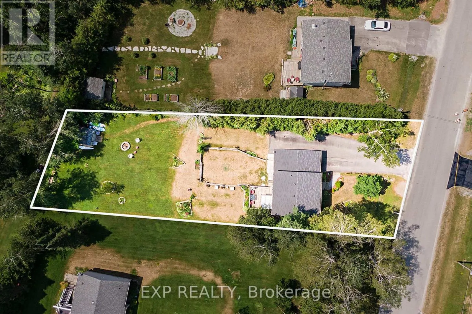 8 PINEWOOD BOULEVARD