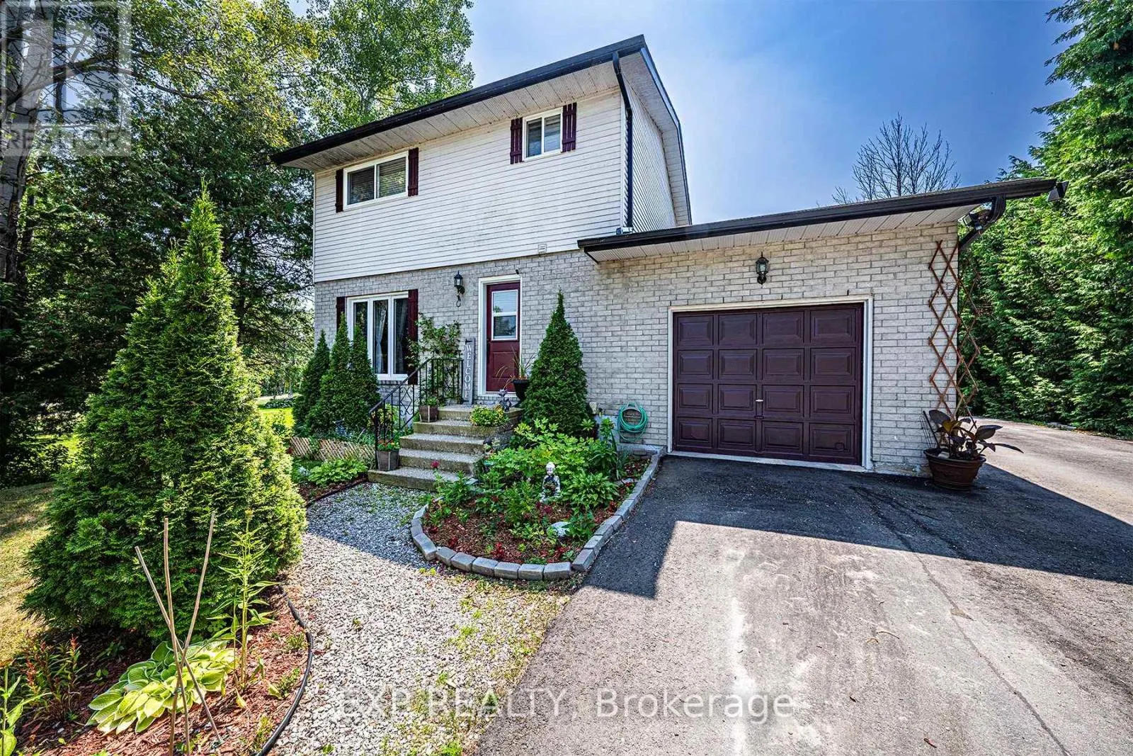 8 PINEWOOD BOULEVARD