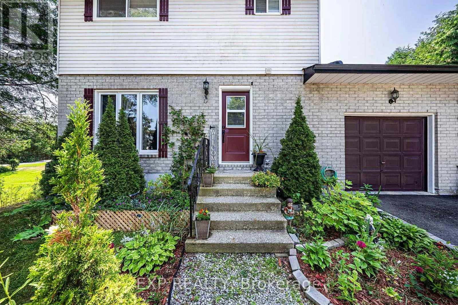 8 PINEWOOD BOULEVARD
