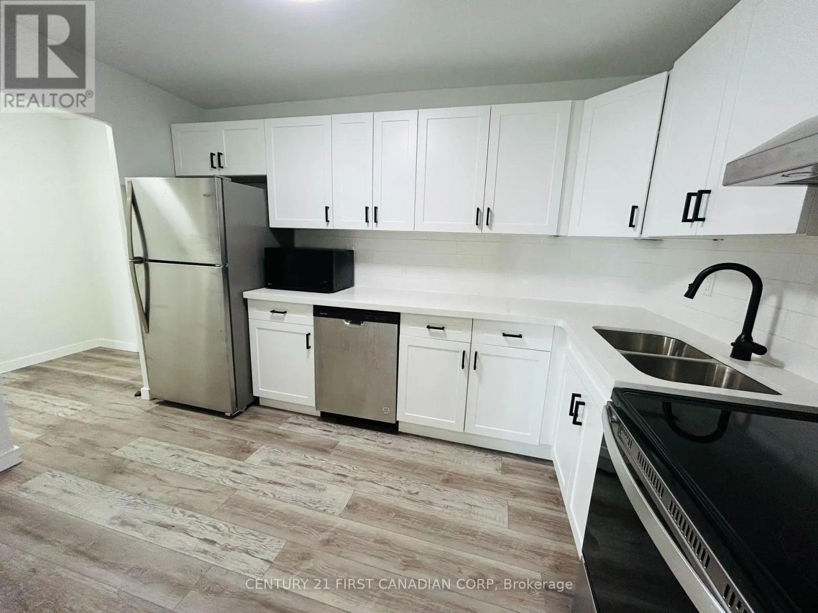 802 - 573 MORNINGTON AVENUE, #802
