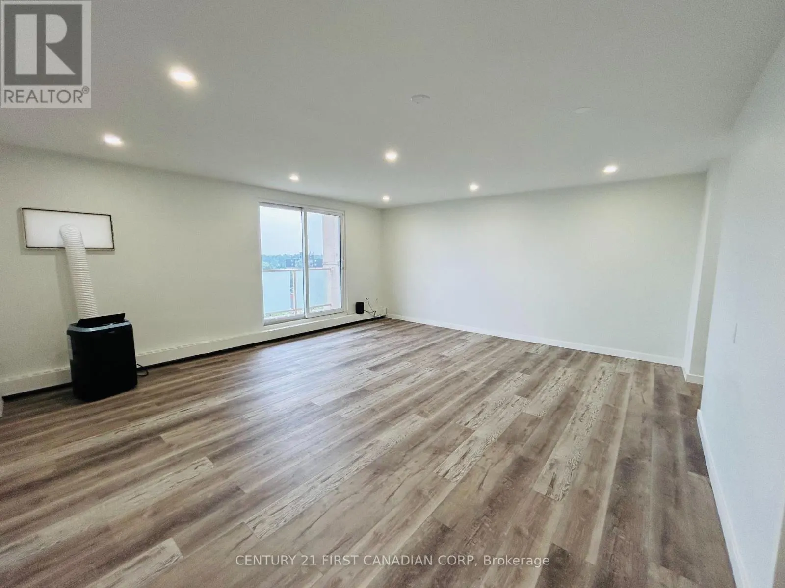 802 - 573 MORNINGTON AVENUE, #802