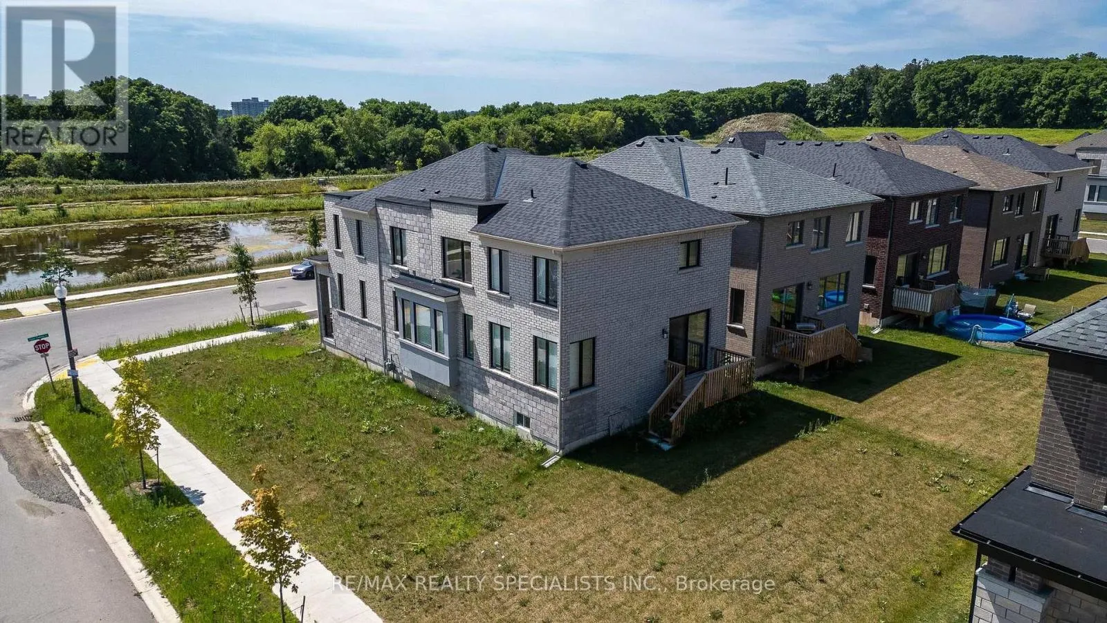 1407 UPPER THAMES DRIVE