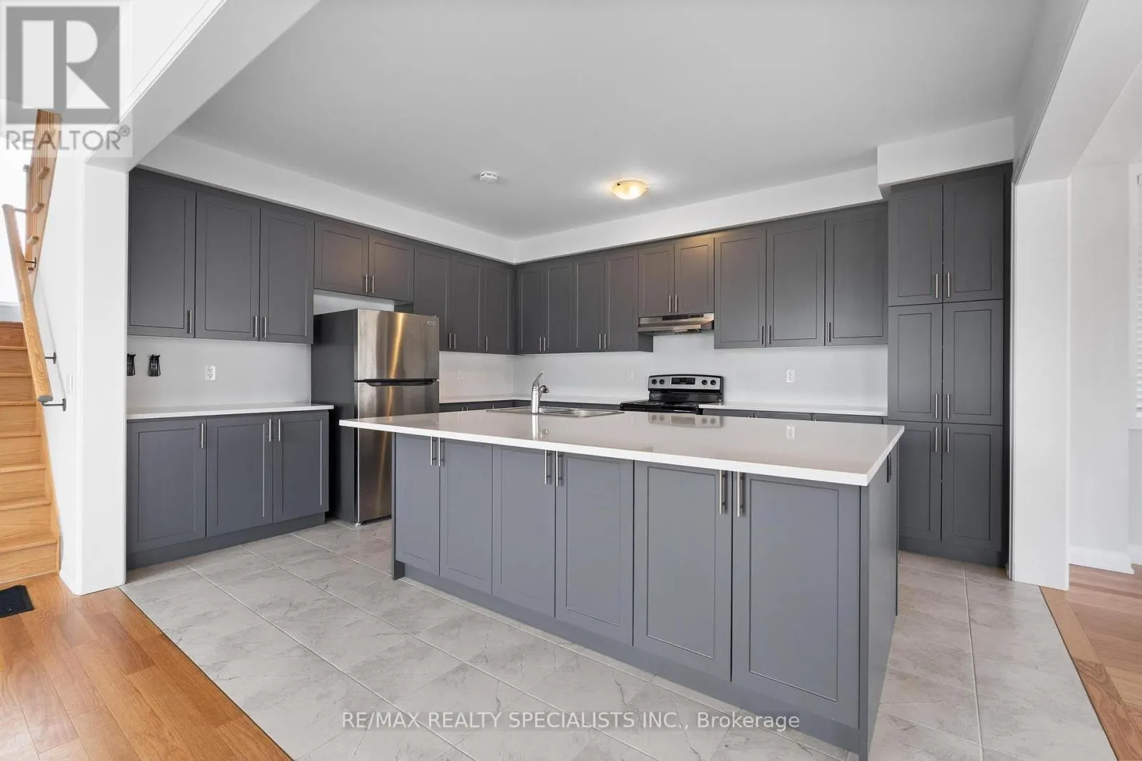 1407 UPPER THAMES DRIVE