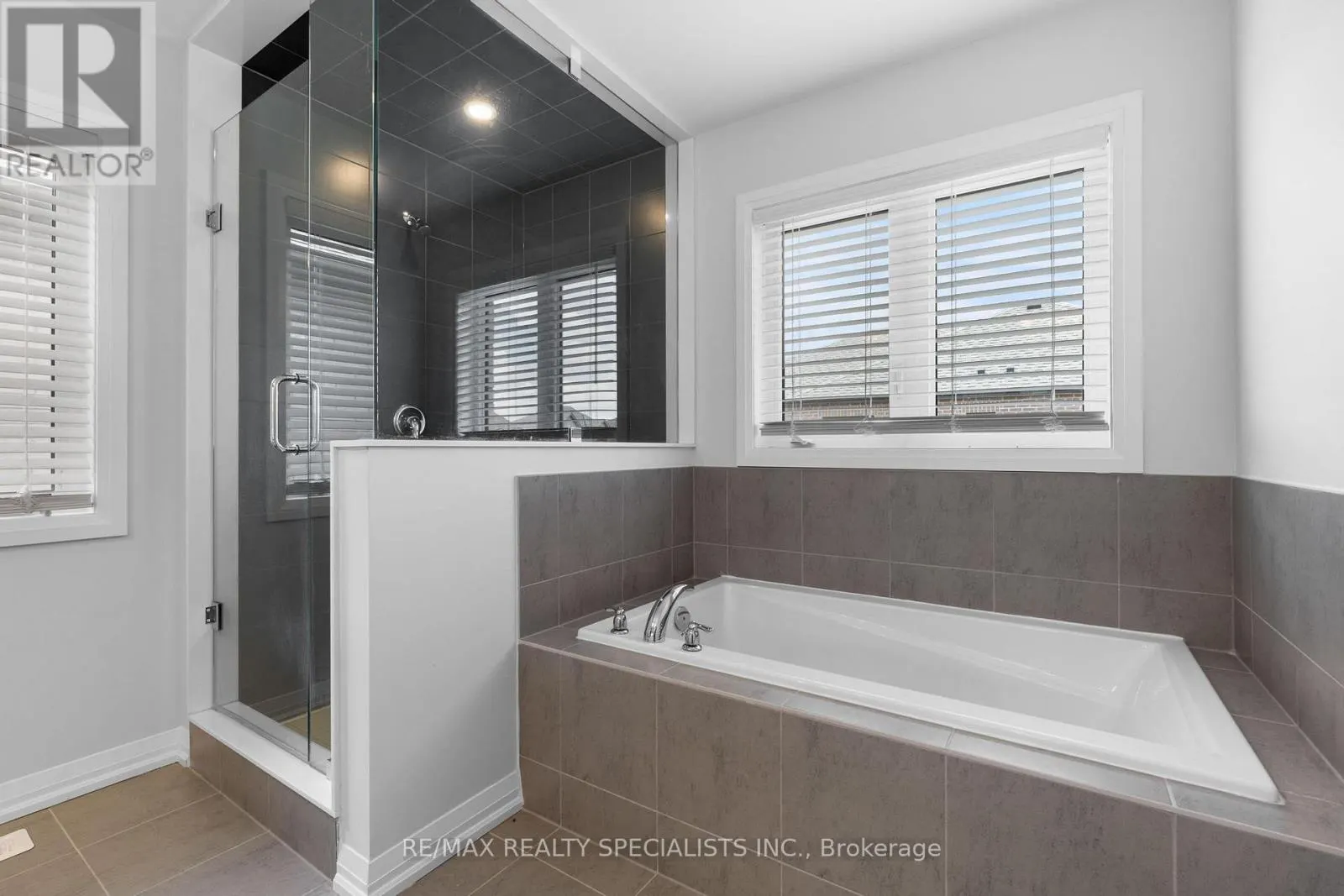 1407 UPPER THAMES DRIVE