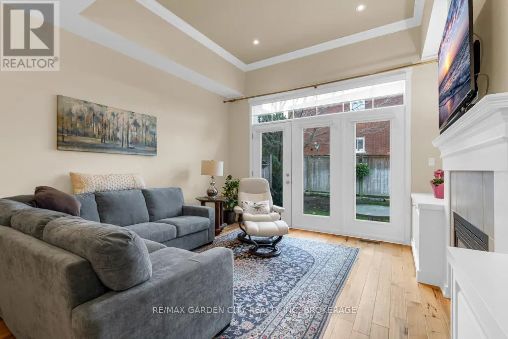 20 - 2880 KING STREET, #20