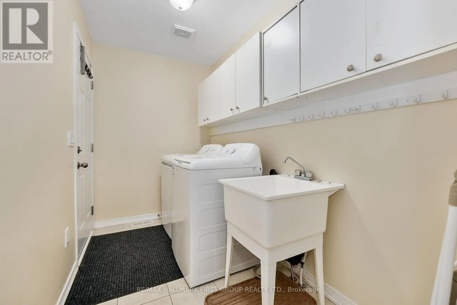 UNIT 6 - 740 CARLISLE STREET
