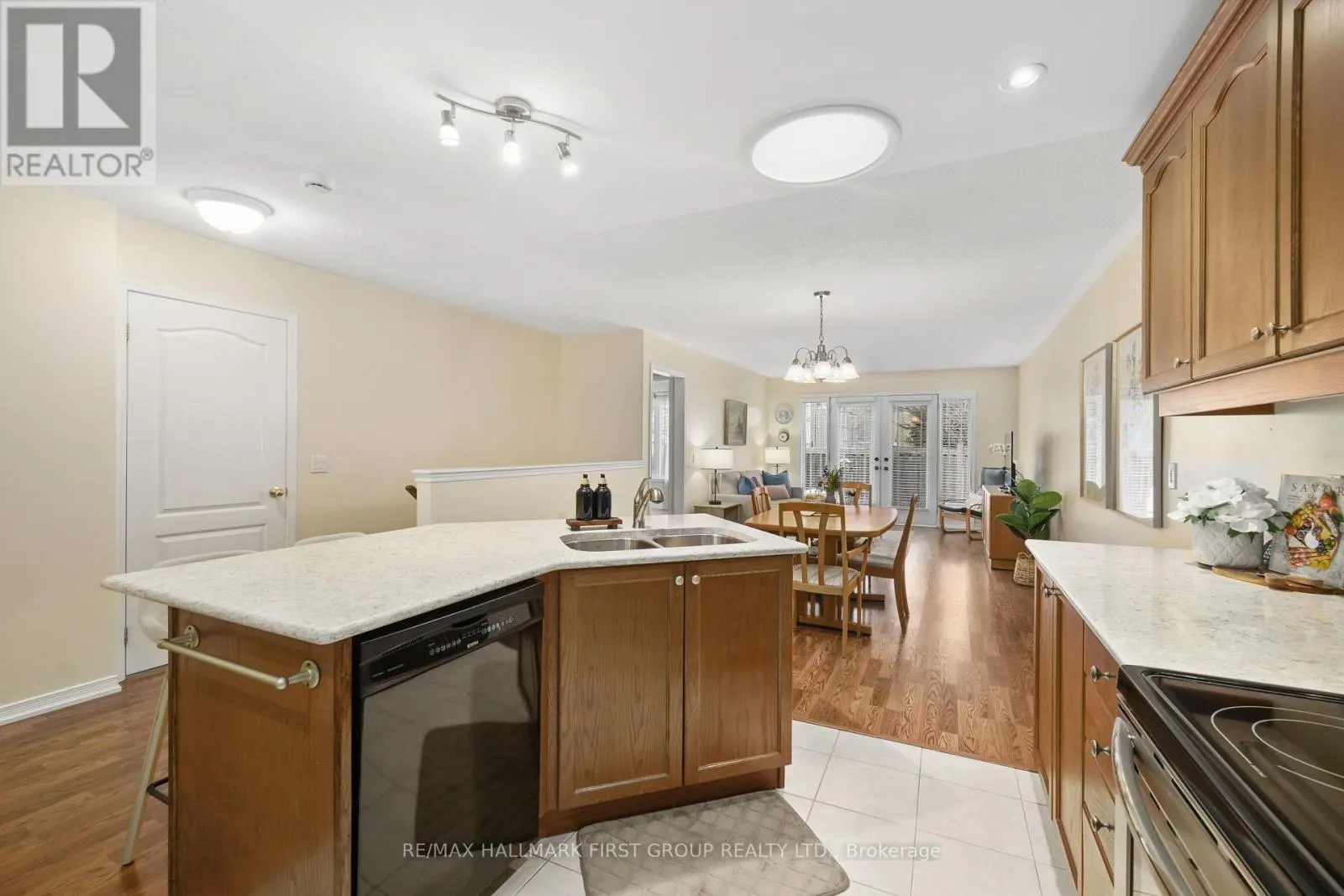 UNIT 6 - 740 CARLISLE STREET