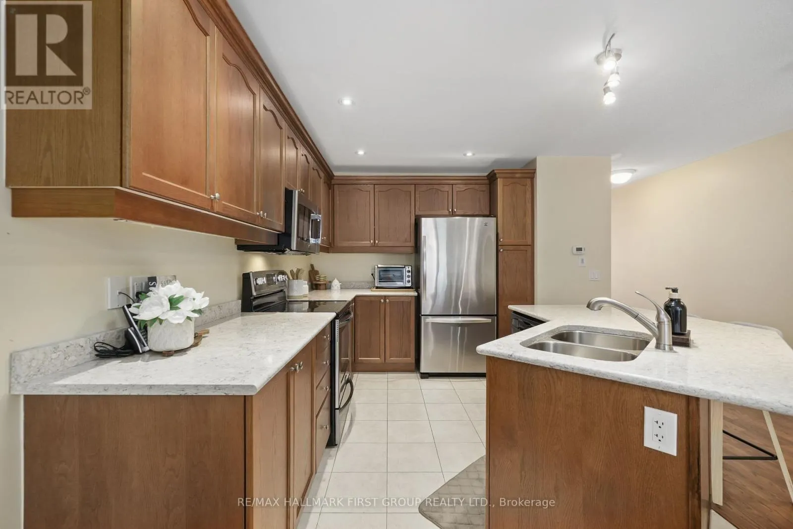 UNIT 6 - 740 CARLISLE STREET