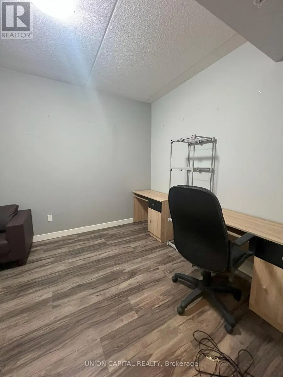 B207 - 62 BALSAM STREET S