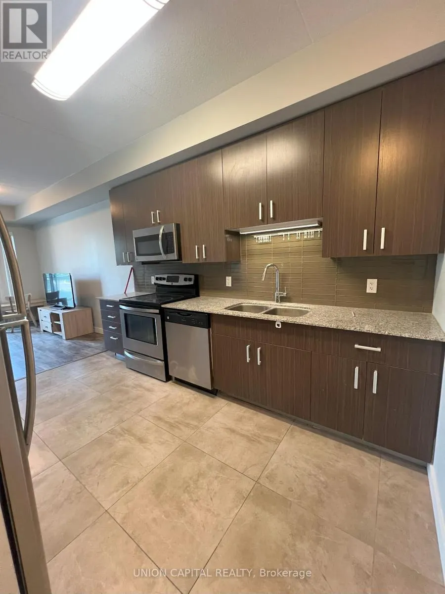 B207 - 62 BALSAM STREET S