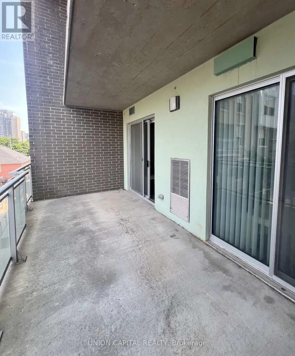 B207 - 62 BALSAM STREET S