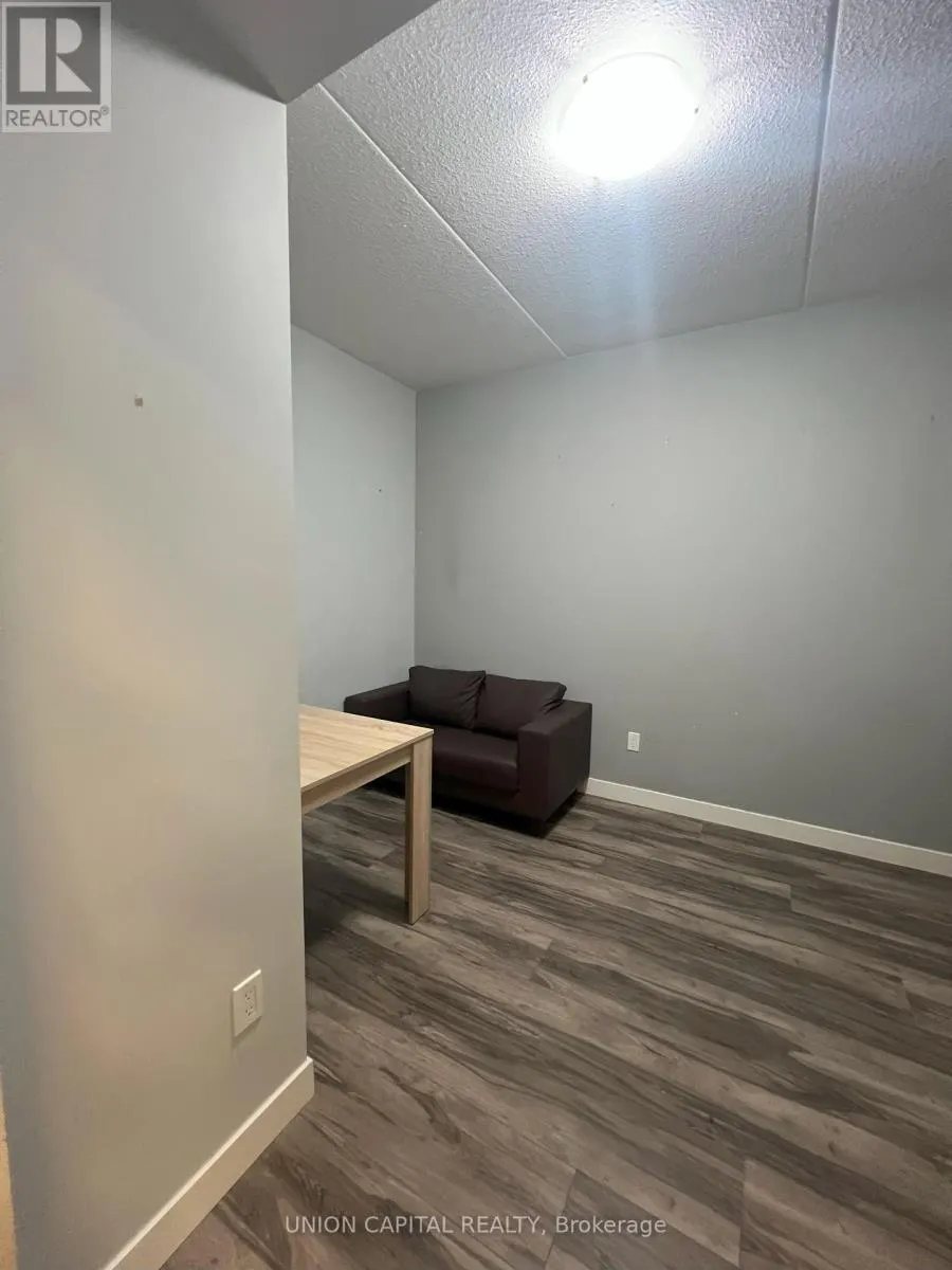 B207 - 62 BALSAM STREET S