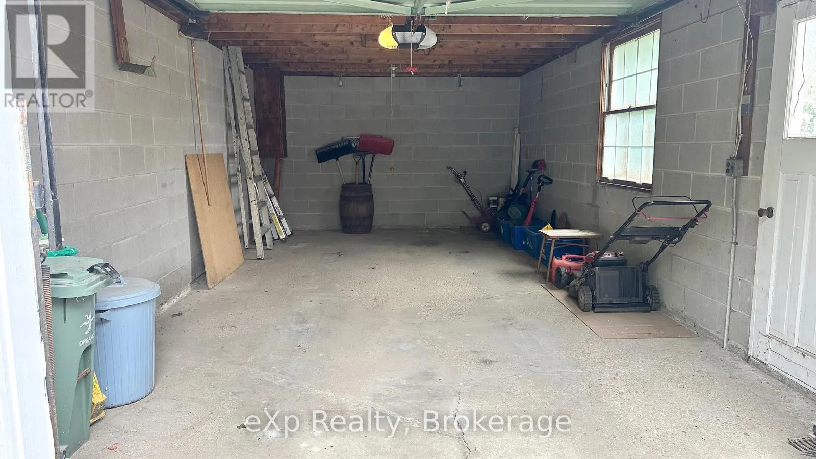 120 SPEEDVALE AVENUE W