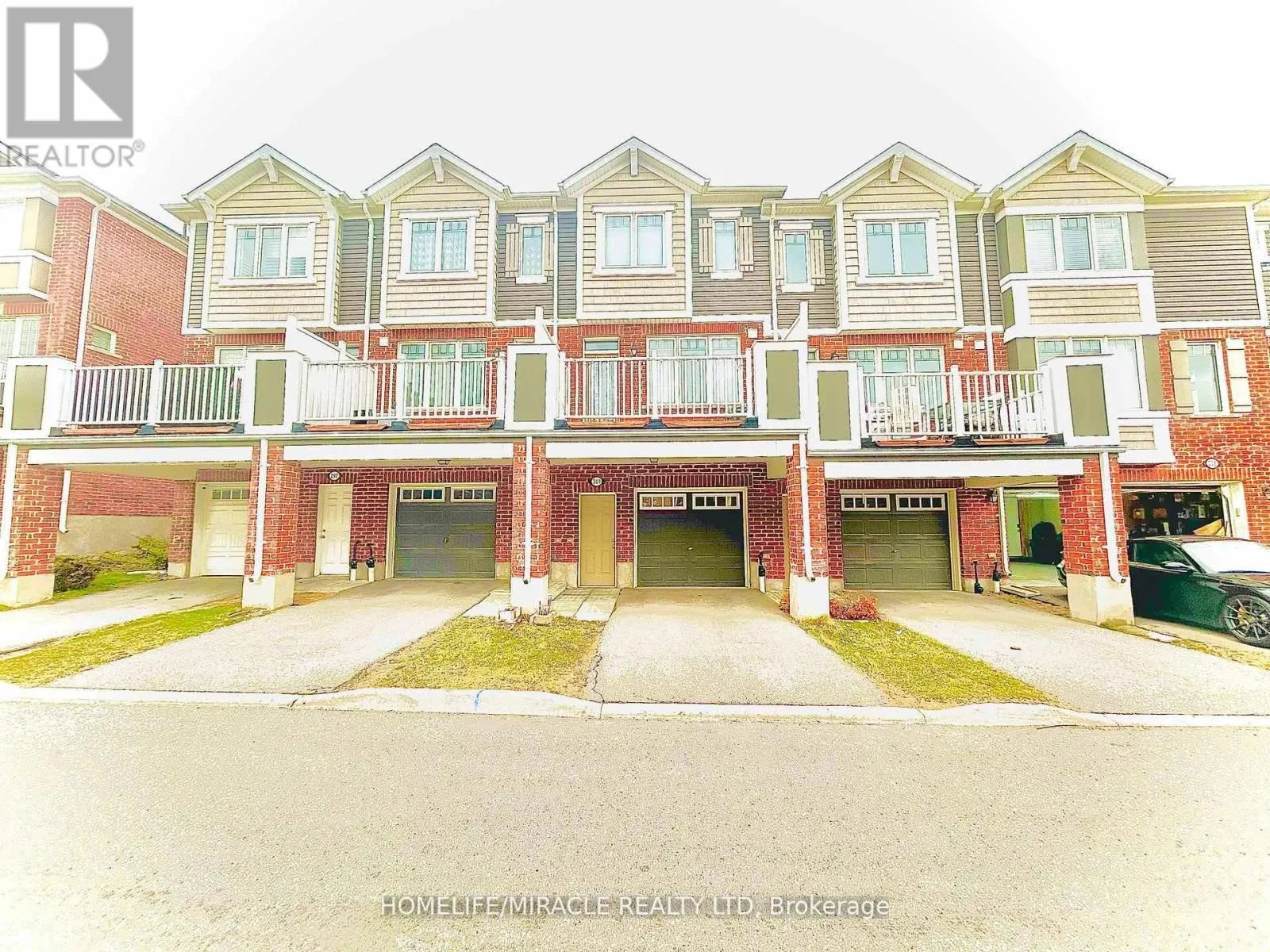 301 EQUESTRIAN WAY