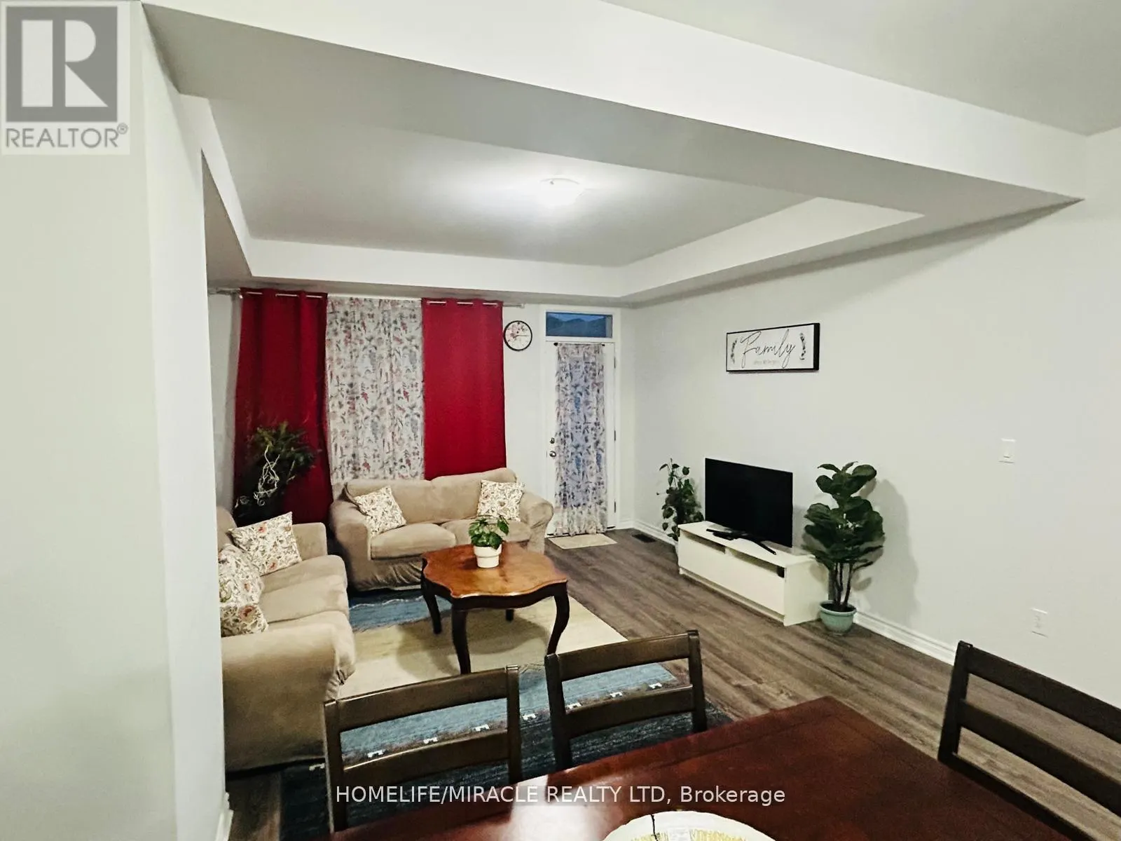 301 EQUESTRIAN WAY